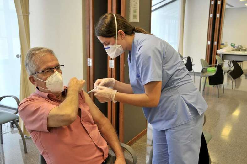 Vacunación contra la Covid/TA.